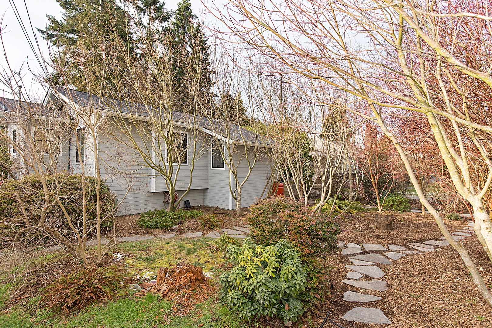 Property Photo:  10737 Phinney Ave N  WA 98133 