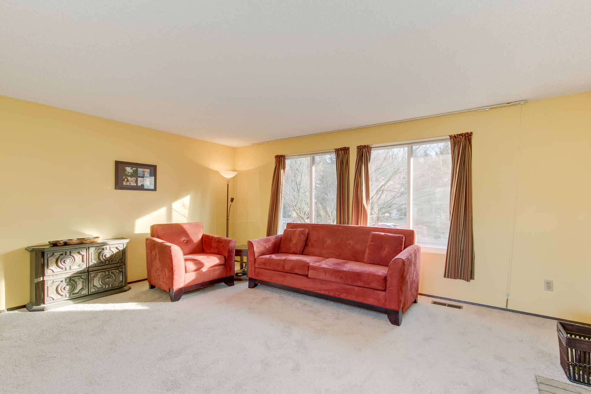 Property Photo: 11827 104th Ave NE WA 98034