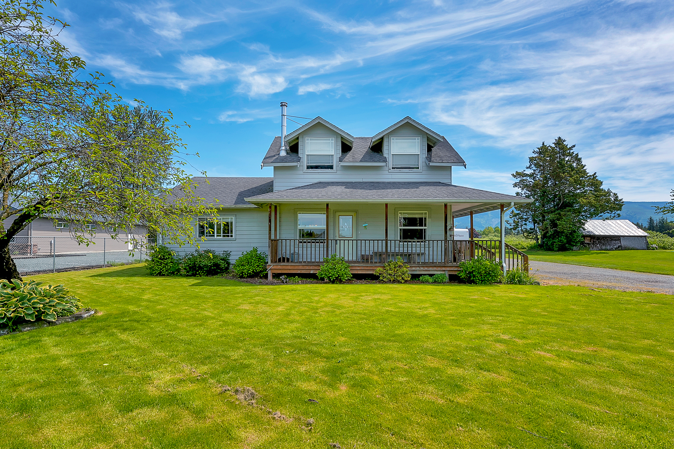 Property Photo: Exterior 902 Nooksack Ave  WA 98276 