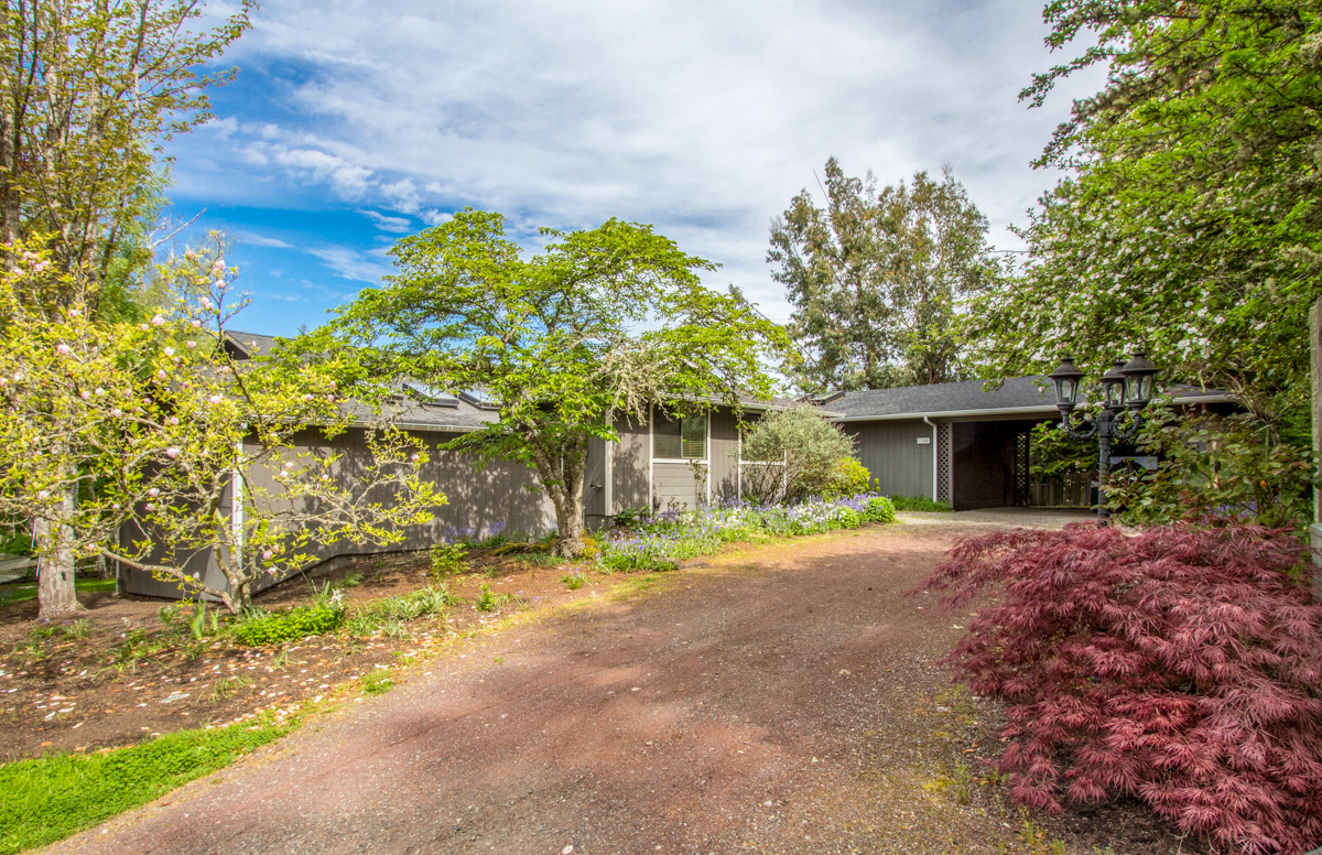 Property Photo: Bay Hill 7250 NE Bay Hill Rd  WA 98110 