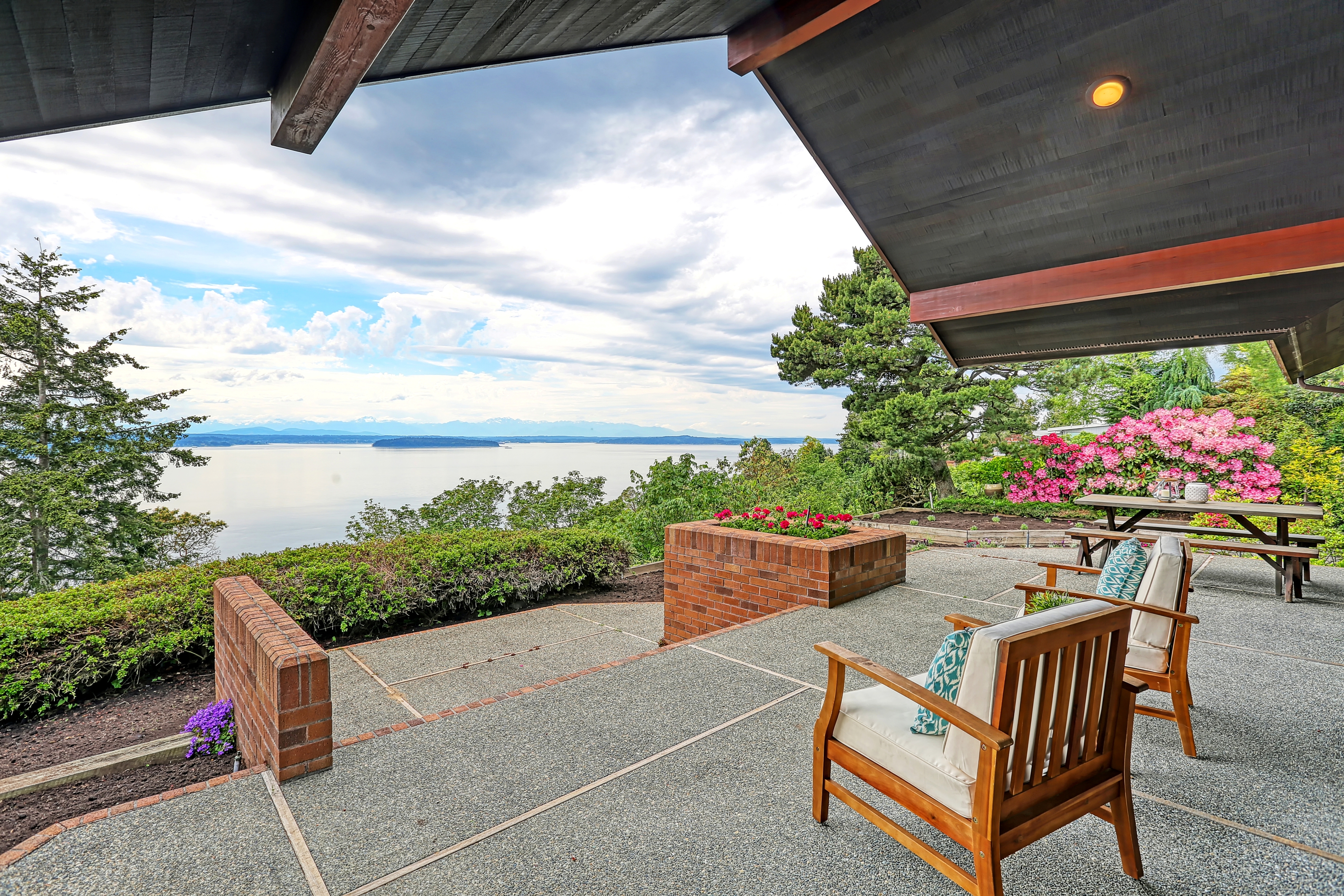 Property Photo: 10419 Marine View Dr SW 10419 Marine View Drive SW  WA 98146 