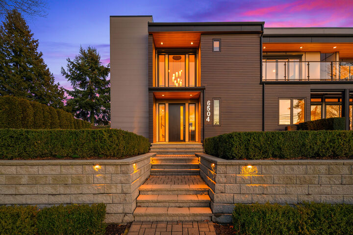 Property Photo:  6504  103rd Avenue NE  WA 98033 