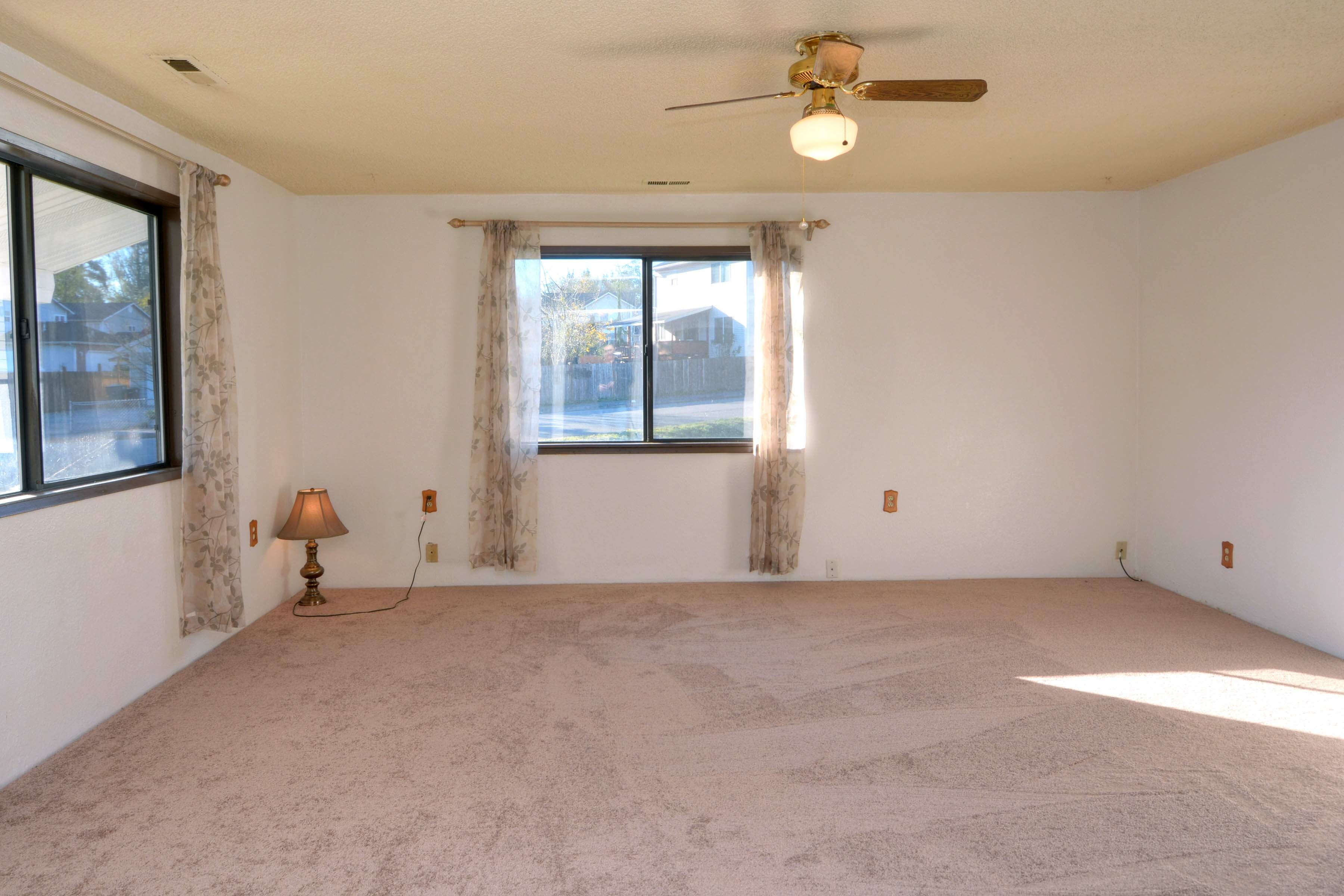 Property Photo: Living room 11021 1st Ave SE  WA 98208 