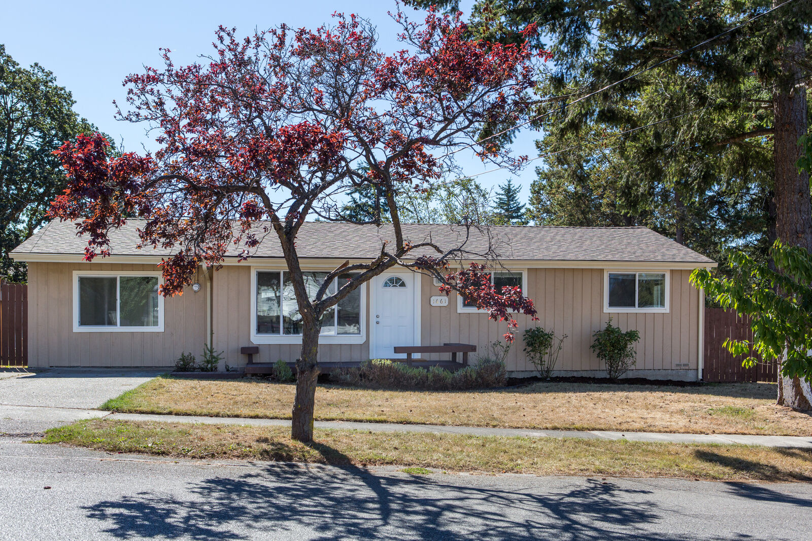 Property Photo: 1661 NE 9th WA 98277