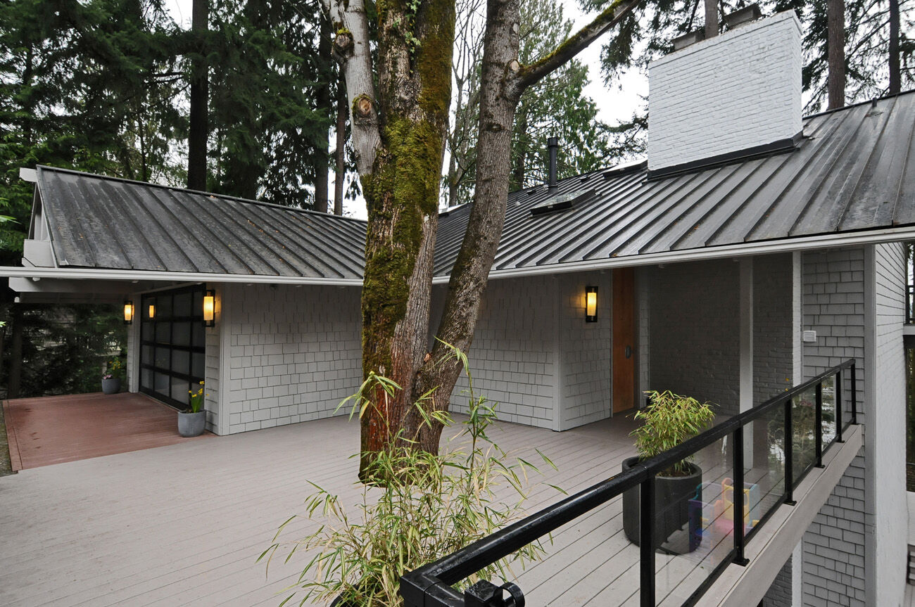 Property Photo:  9376 SE 46th St  WA 98040 