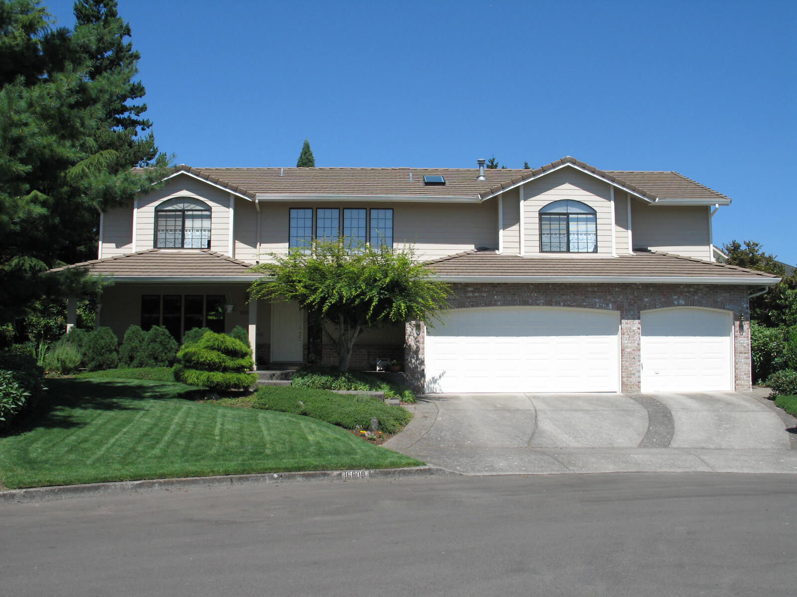 Property Photo: 16808 SE 35th Cir WA 98683