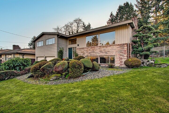 819 S 105th Street  Seattle WA 98168 photo