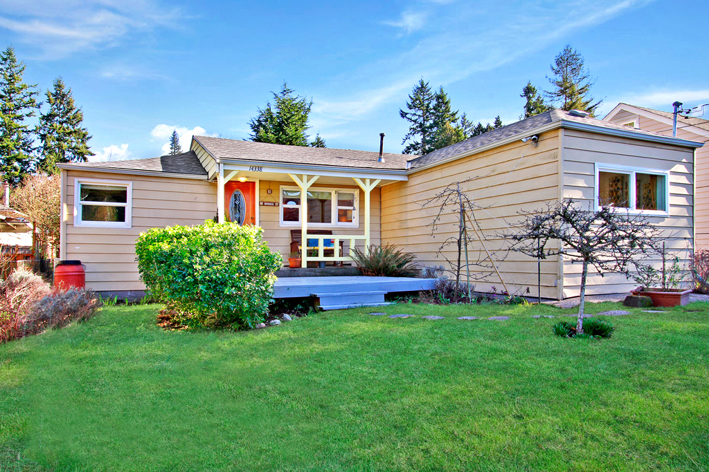 Property Photo:  14338 Ashworth Ave N  WA 98133 