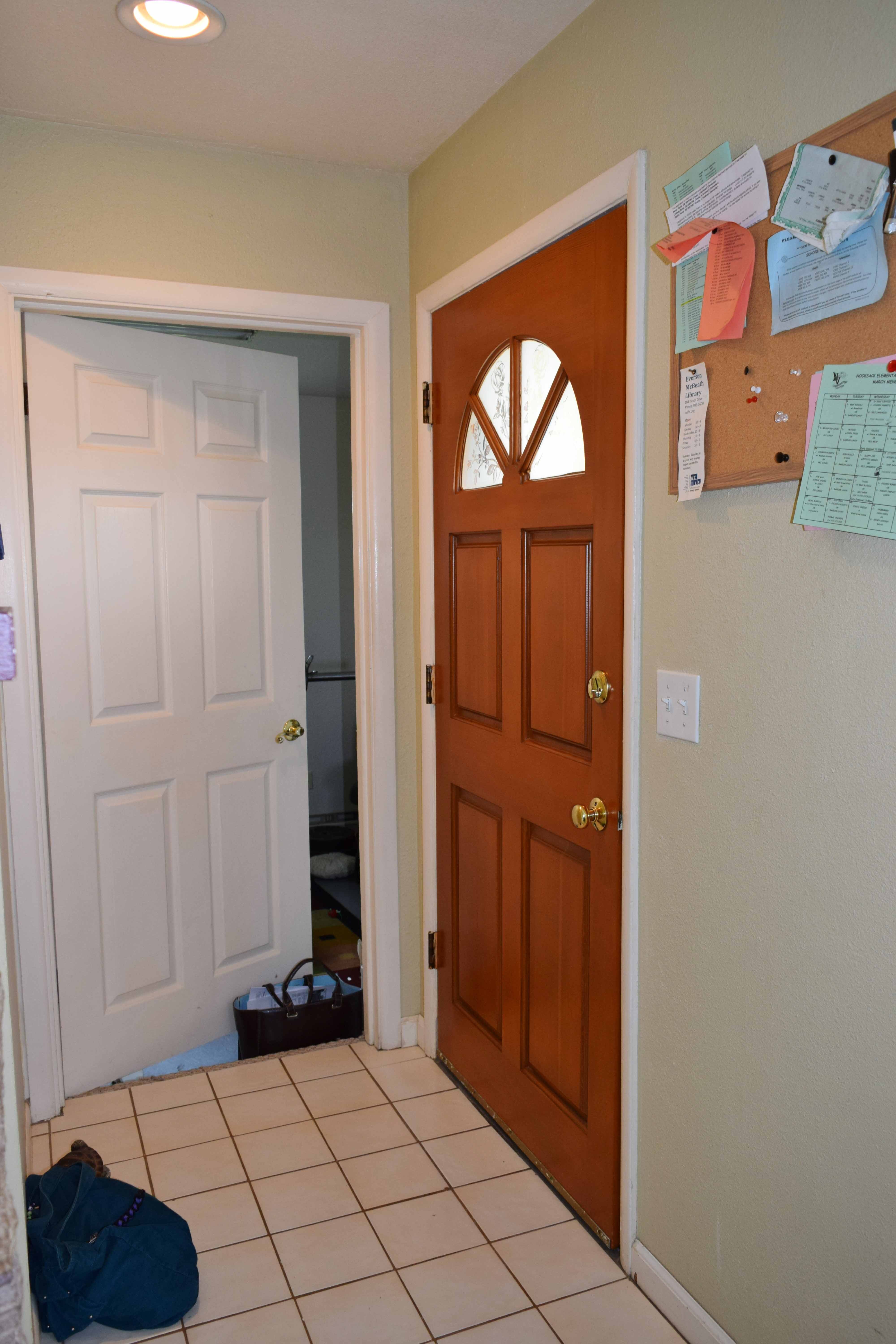 Property Photo: Foyer 105 Blankers St WA 98247