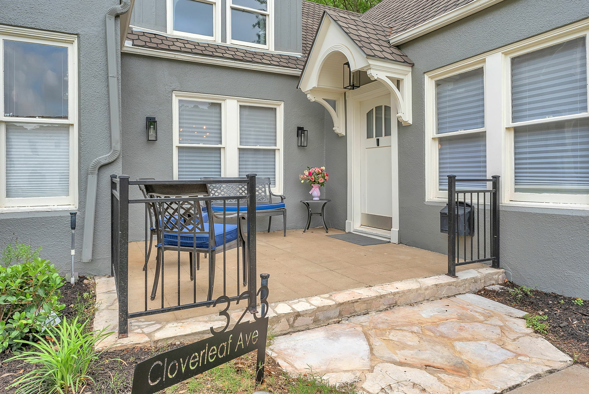Property Photo: 323 Cloverleaf Ave TX 78209