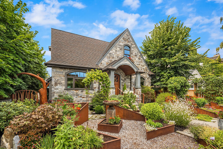 Property Photo: 2563 W Viewmont Way W WA 98199