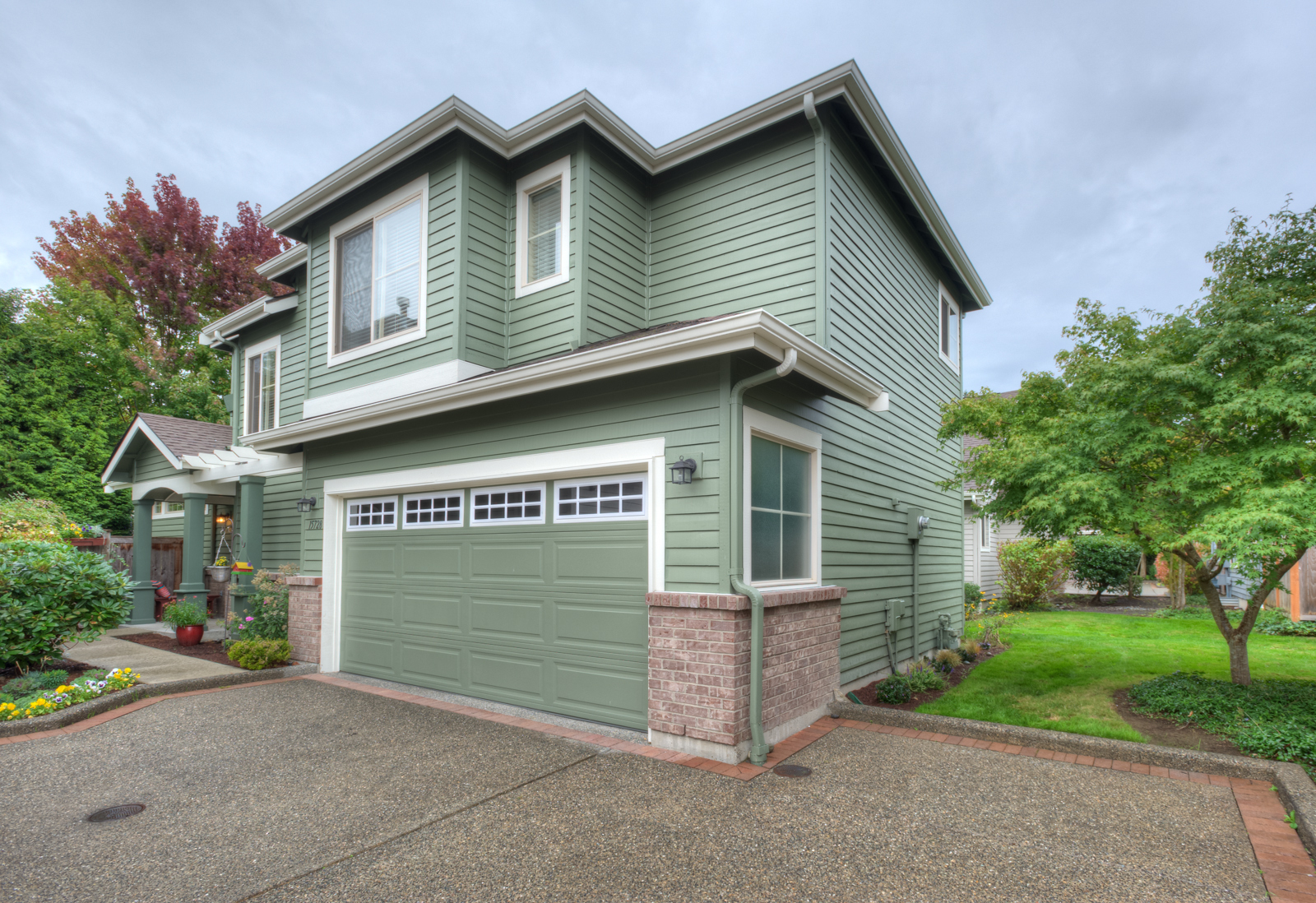 Property Photo:  15728 NE 95th Wy 48  WA 98052 