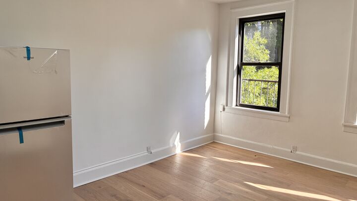 Property Photo:  188 West 9th Street 3F NY 11231 