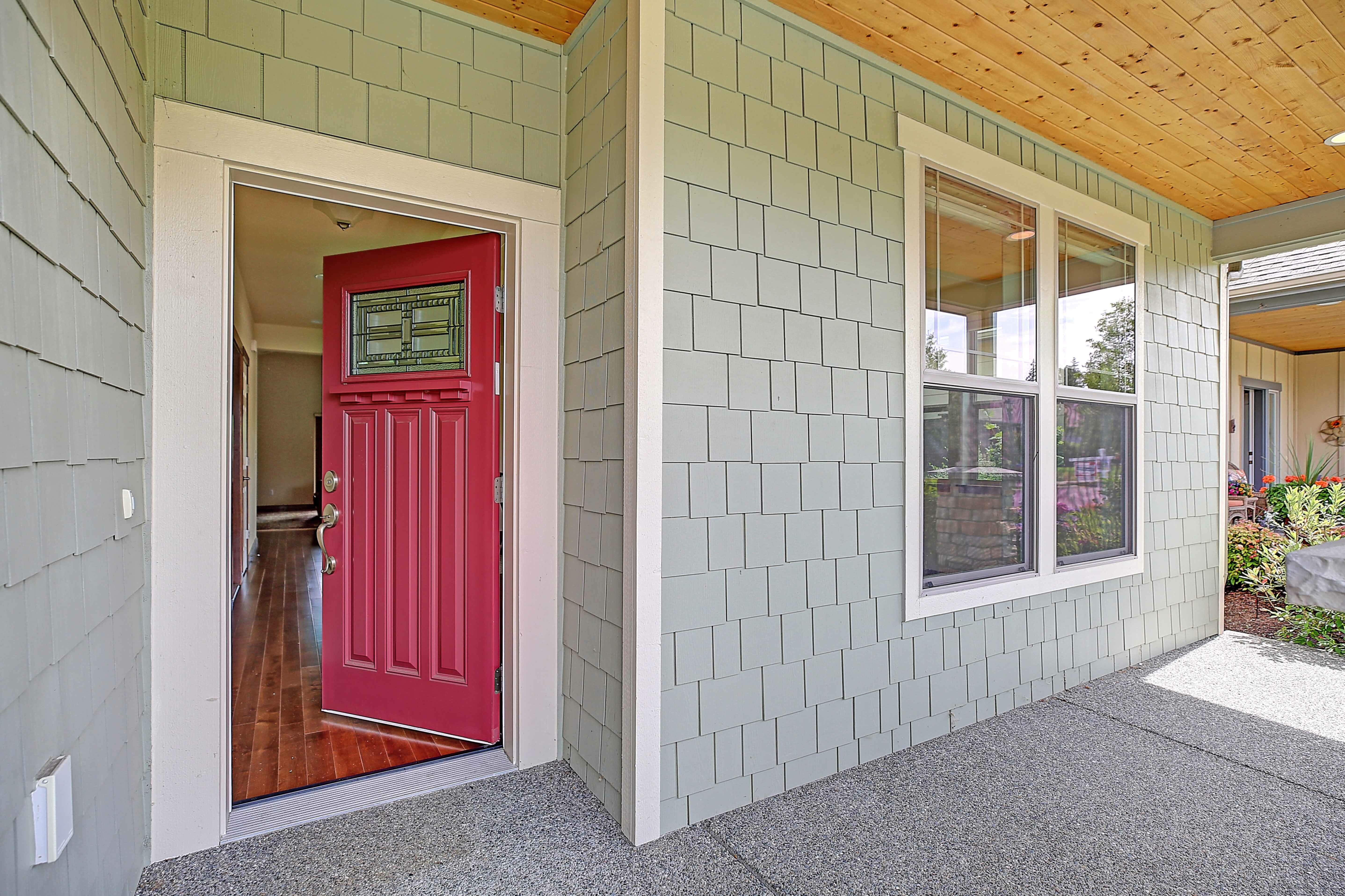 Property Photo:  818 Hickory Place  WA 98274 