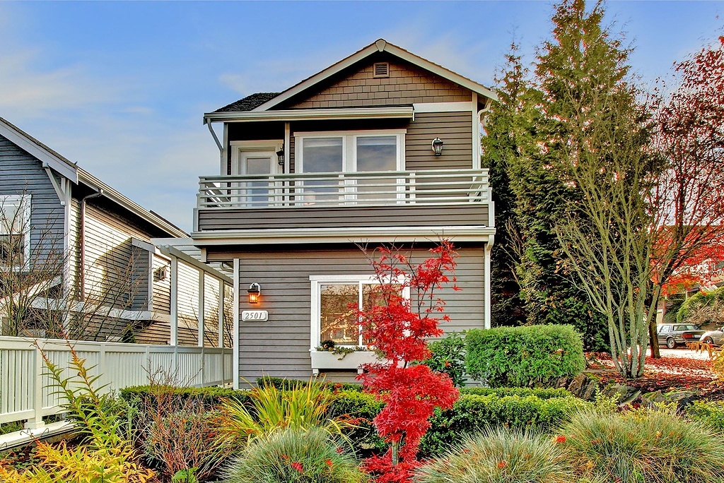 Property Photo:  2501 E Helen St  WA 98112 