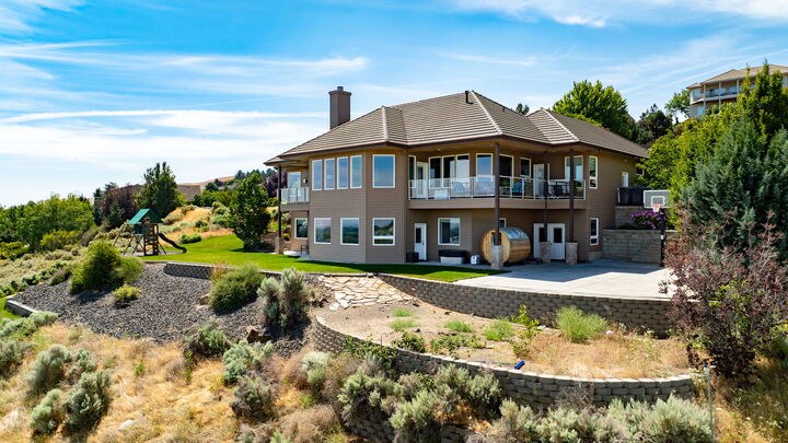 Property Photo:  4004 W 42nd Ave  WA 99338 