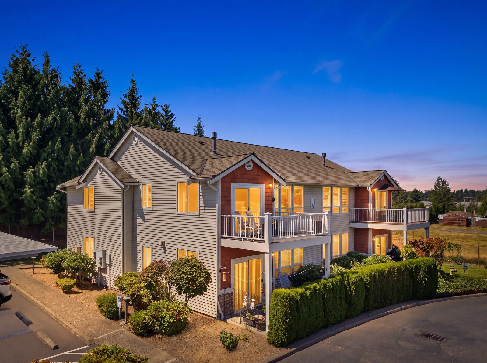 Property Photo:  800  96th Avenue NE J202  WA 98258 