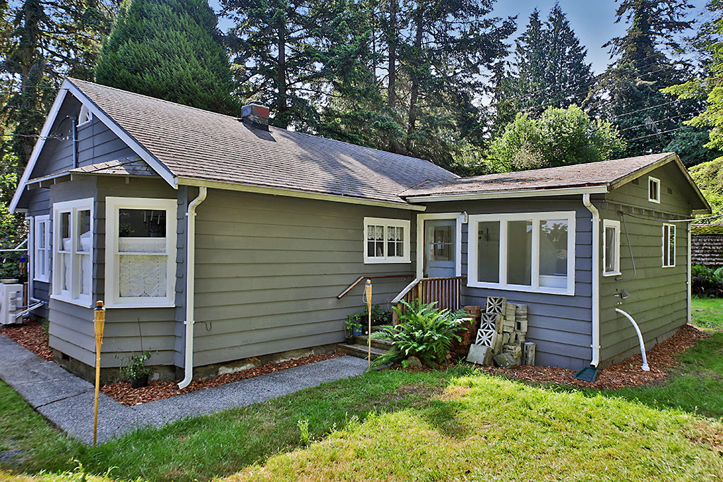 Property Photo:  843 Decker Ave  WA 98260 