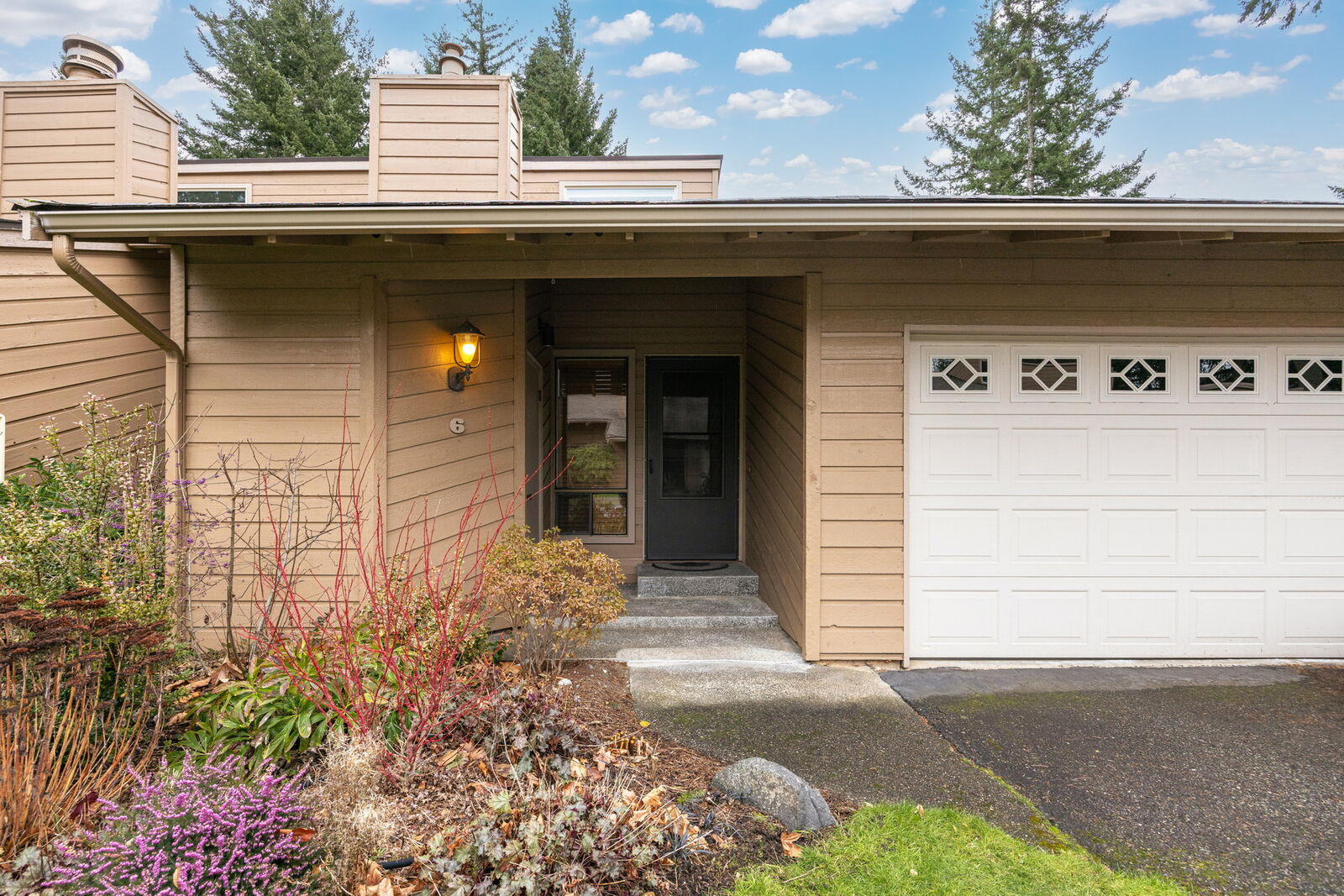Property Photo:  2400  Princeton Court 6  WA 98229 