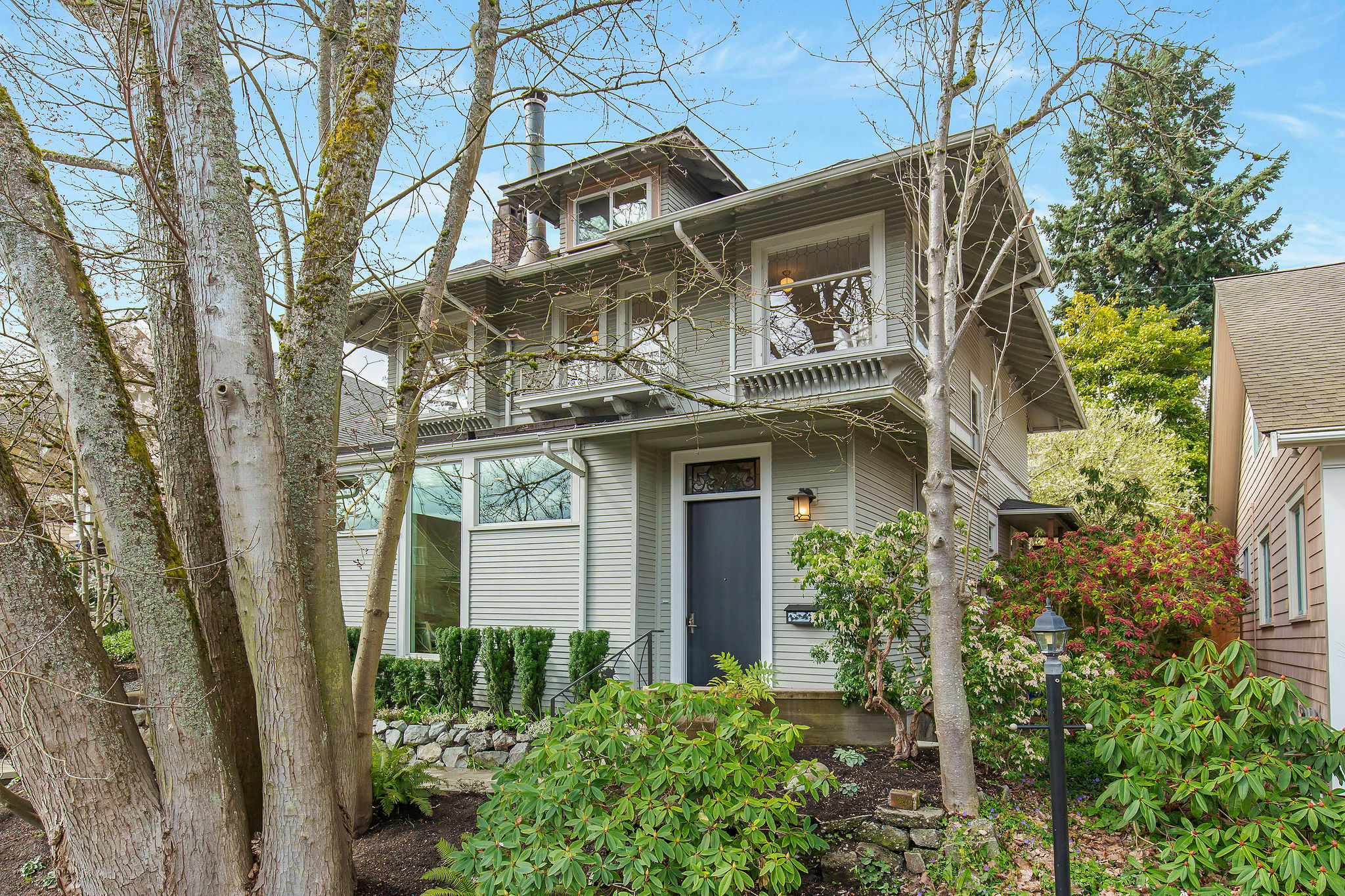 Property Photo:  1151 18th Avenue E  WA 98112 