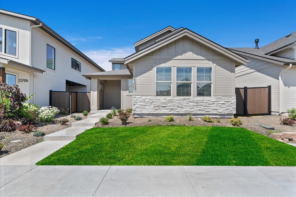 Property Photo:  2300 E Valensole St.  ID 83642 