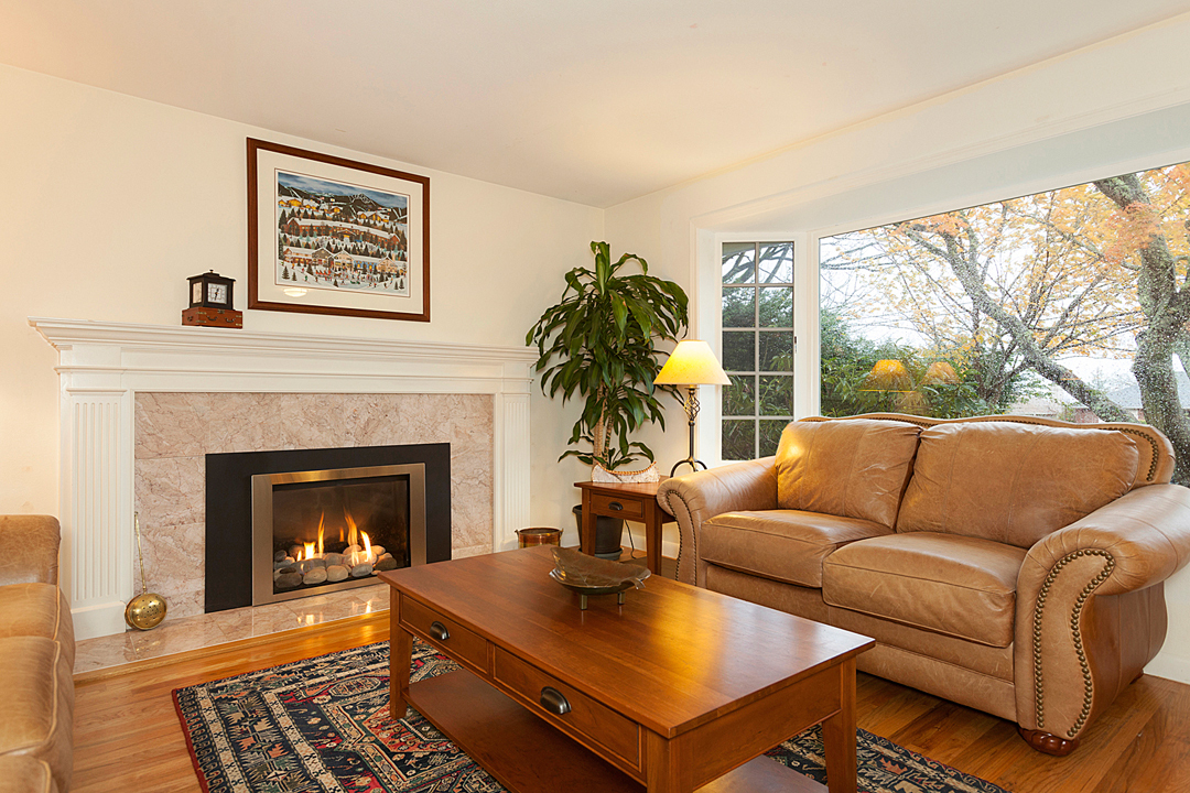 Property Photo: Living room 3718 Magnolia Blvd W WA 98199