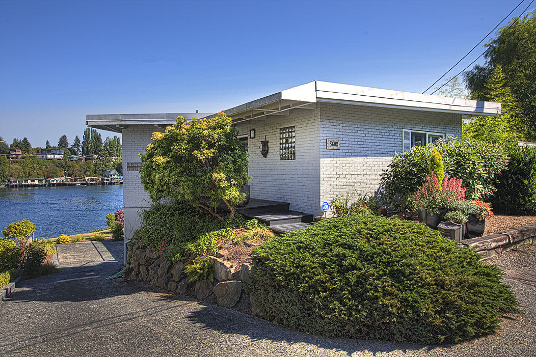 Property Photo:  5608 39th Ave W  WA 98199 