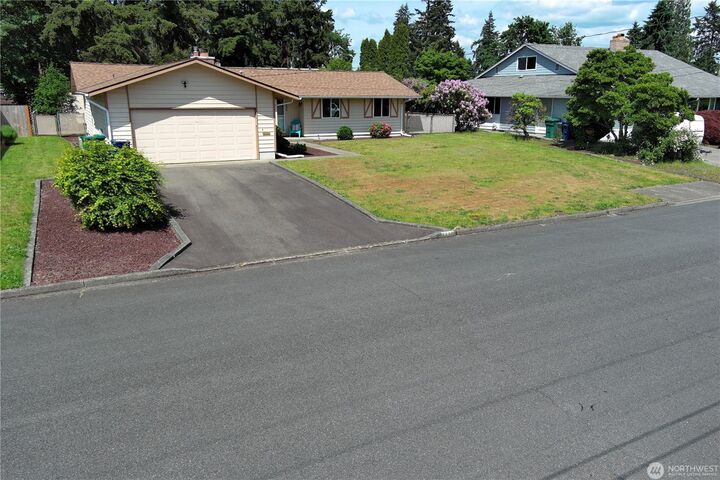 Property Photo:  3335  19th Street SE  WA 98092 