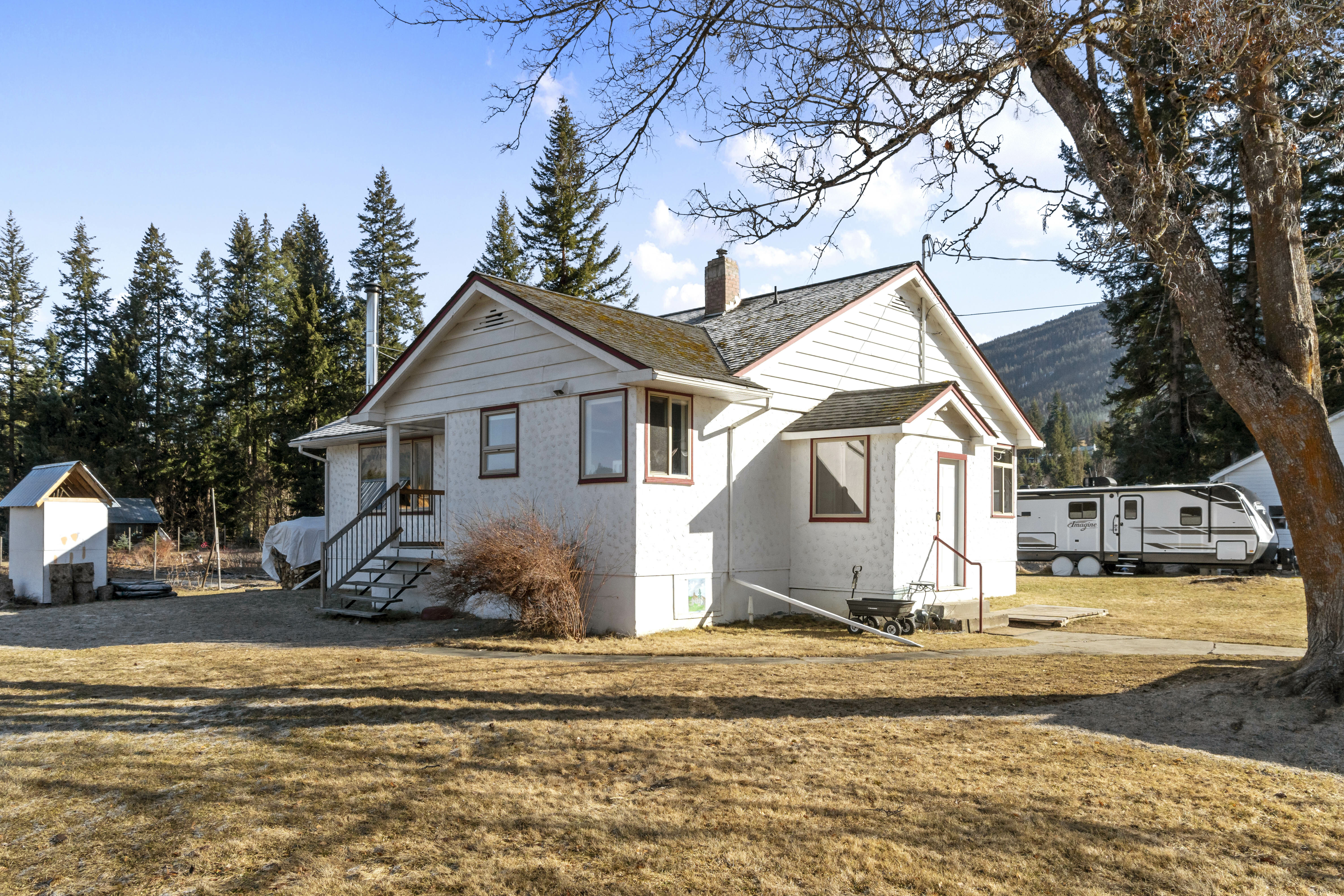 Property Photo: 5510 50 Street NE BC V0E 1K0