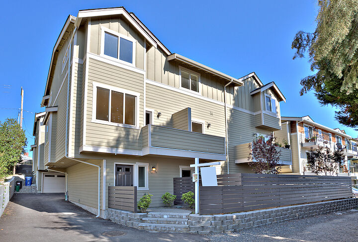 10715 Greenwood Ave N C  Seattle WA 98133 photo