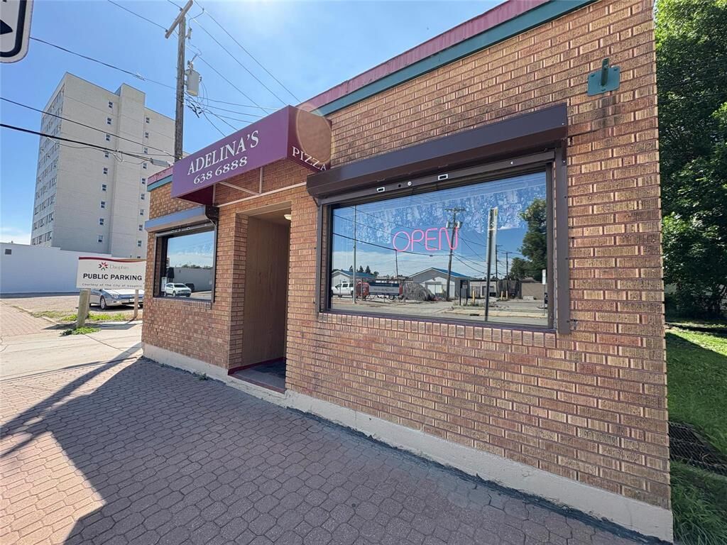 Property Photo:  11 2nd Avenue NE  MB R7N 0Z5 