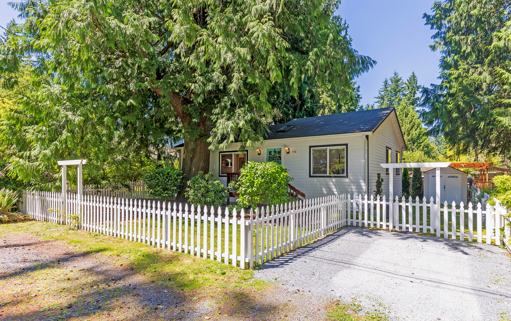 Property Photo:  536 N 195th St  WA 98133 