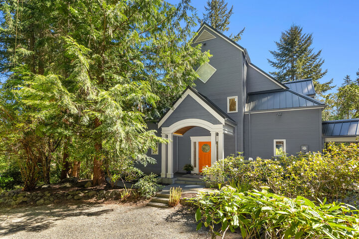 Property Photo: 6420 NE Tara Lane 6420 NE Tara Lane  WA 98110 