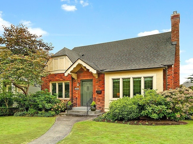 Property Photo: 3883 44th Ave NE WA 98105