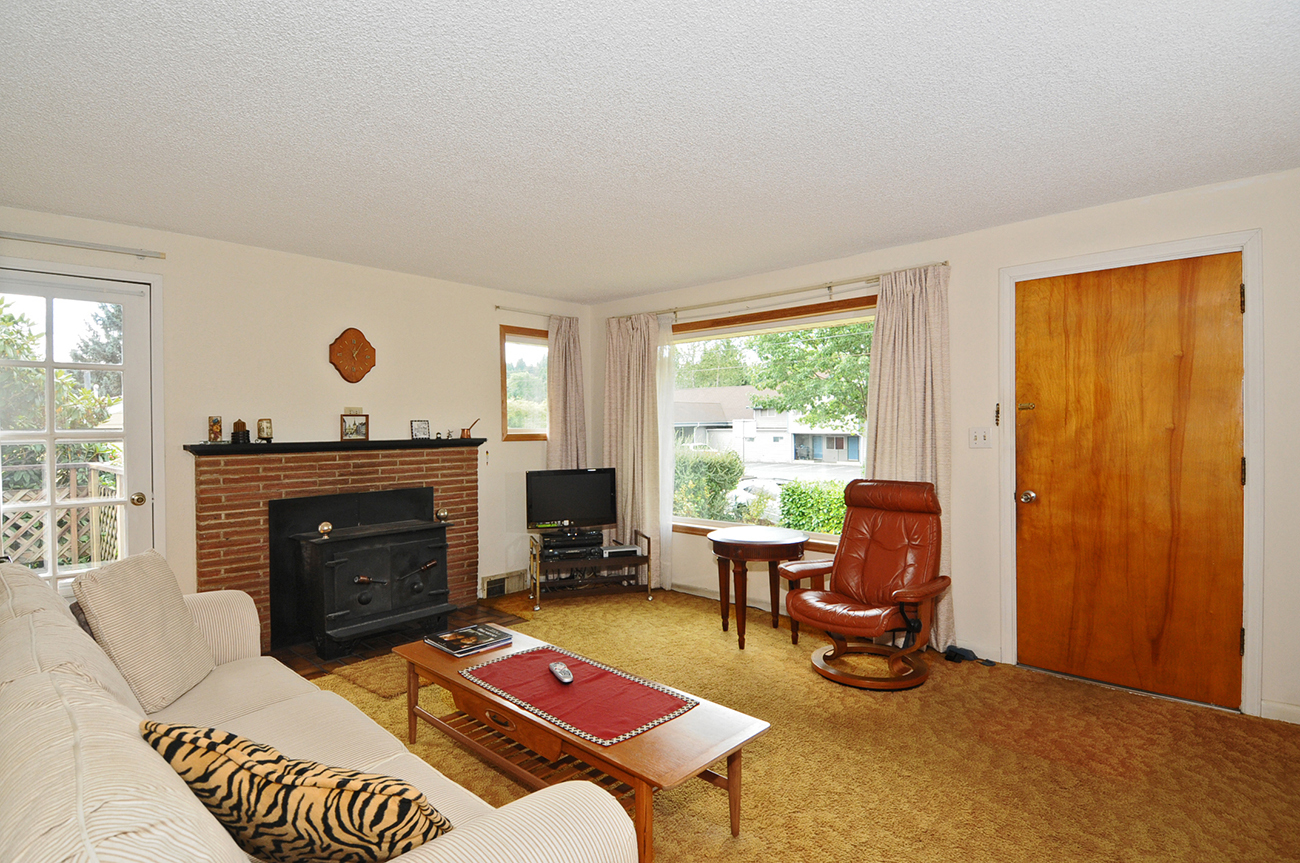 Property Photo: Living & dining room 10522 41st Place NE  WA 98125 