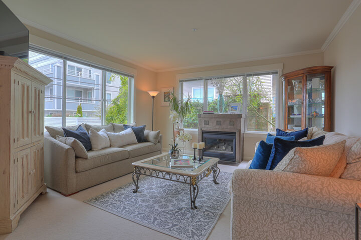 Property Photo: Queen Anne Condo 515 1st Ave W 202  WA 98119 