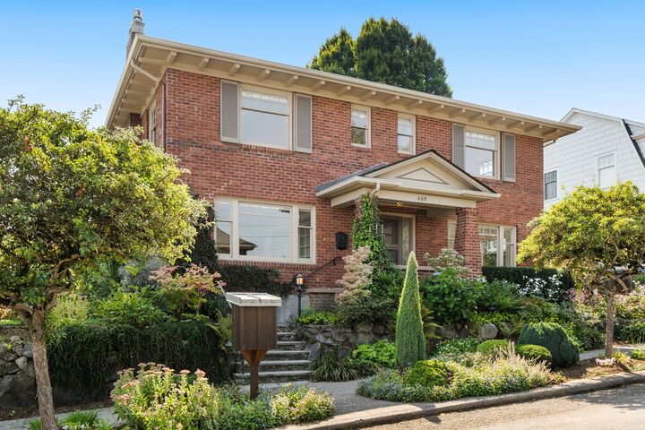 Property Photo:  469  Lynn Street  WA 98109 