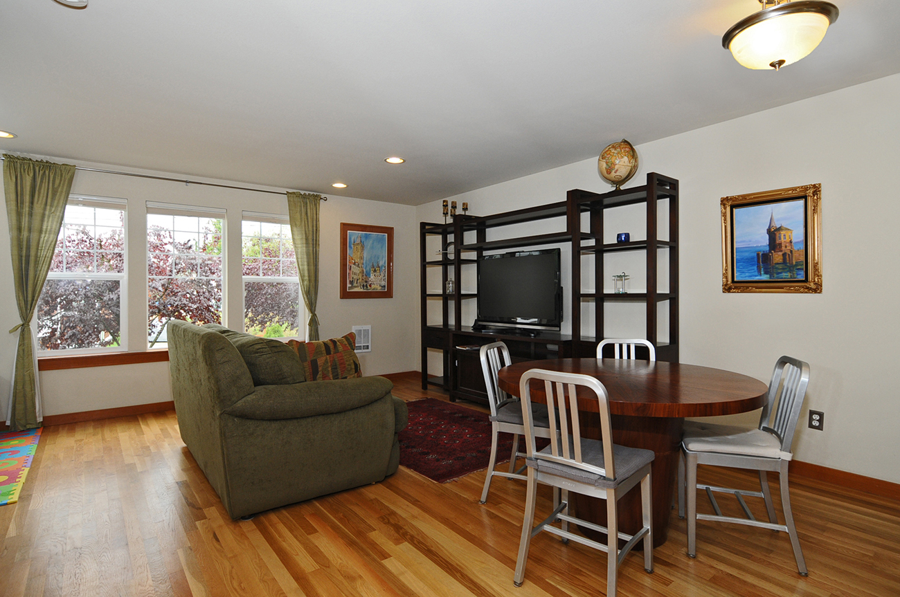 Property Photo: Living & dining room 9726A Woodlawn Ave N  WA 98103 