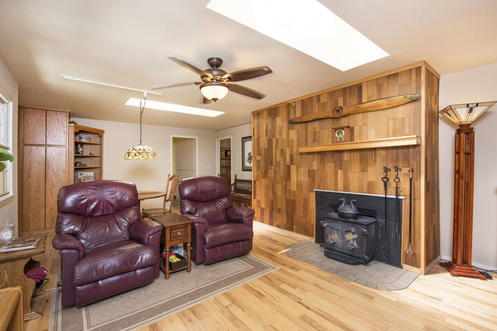 Property Photo: Family room 2915 Kelly Rd WA 98226