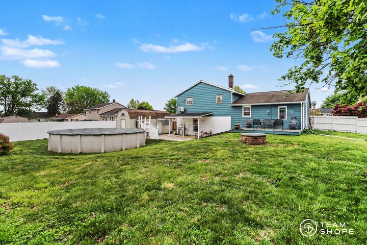 Property Photo:  907 Oak Lane  PA 17046 
