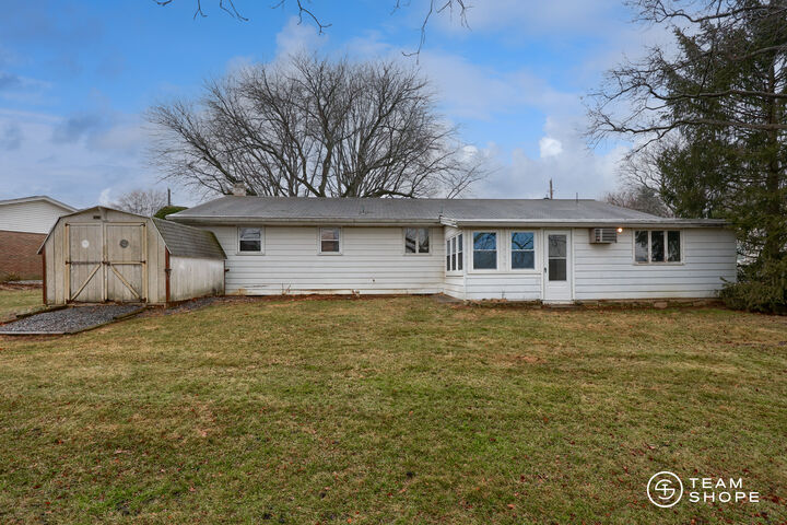 Property Photo:  222 Robin Road  PA 17033 