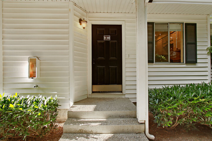 Property Photo: Colonial Square 25812 115th Ave SE B103  WA 98030 
