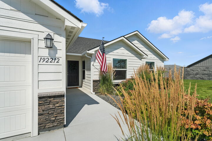 Property Photo:  192212 S Rivercrest Pl  WA 99346 
