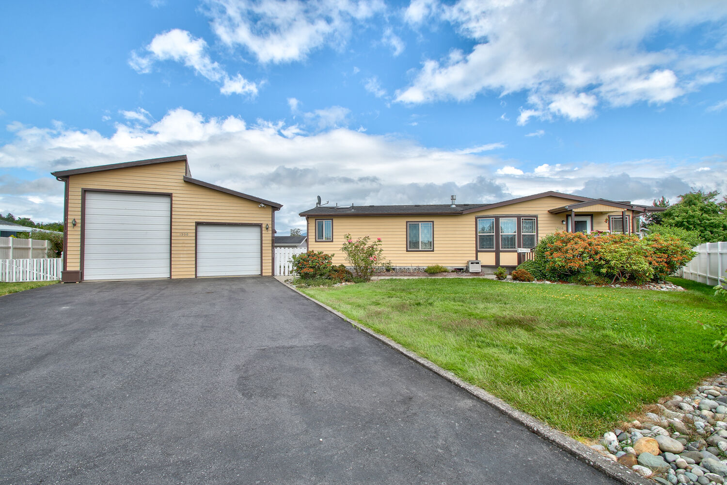 Property Photo:  1900 N 32nd Place  WA 98273 