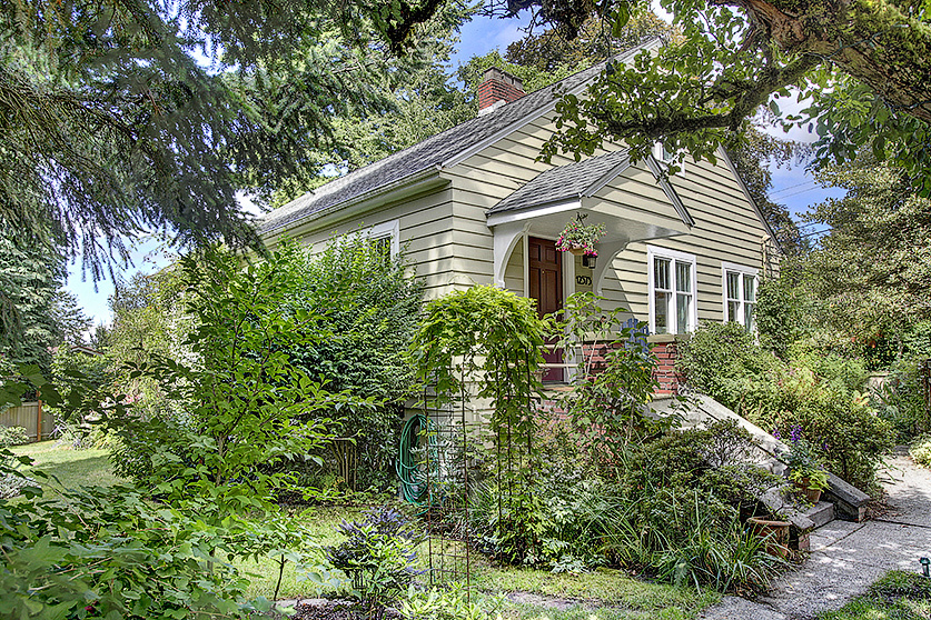 Property Photo:  12573 Corliss Ave N  WA 98133 