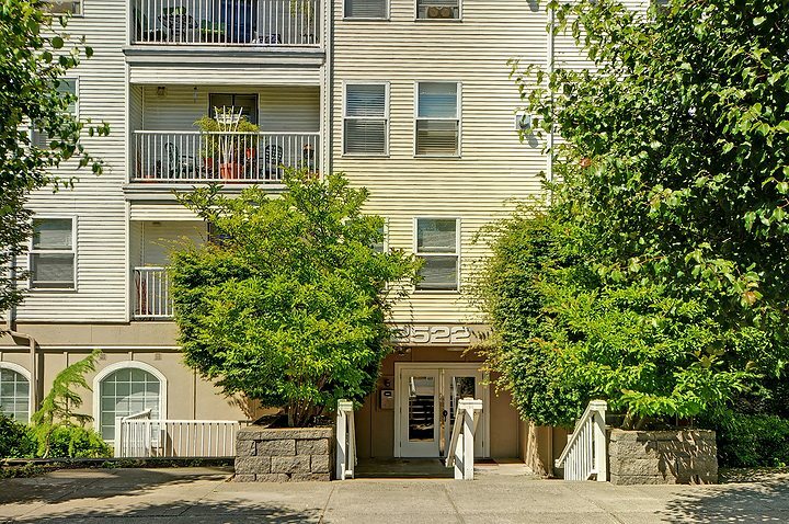 Property Photo: 2522 rucker ave, #408 2522 Rucker Ave 408  WA 98201 