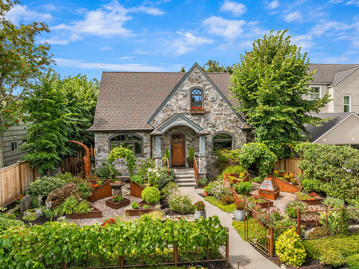 2563 W Viewmont Way W  Seattle WA 98199 photo