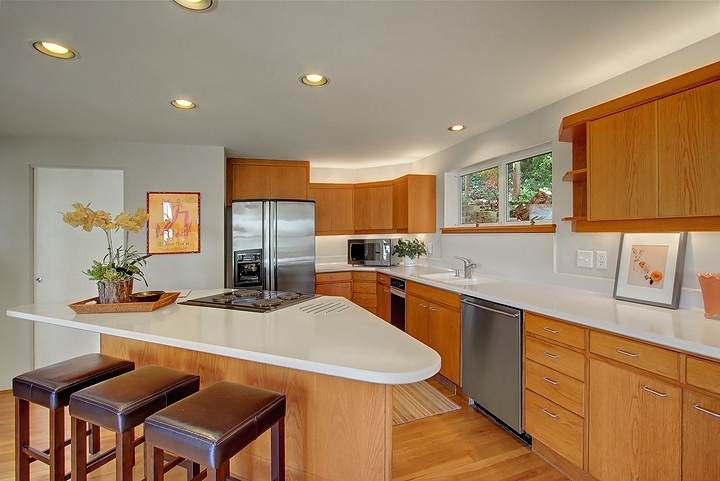 Property Photo: Living/kitchen/great room 10232 NE Lafayette Ave  WA 98110 