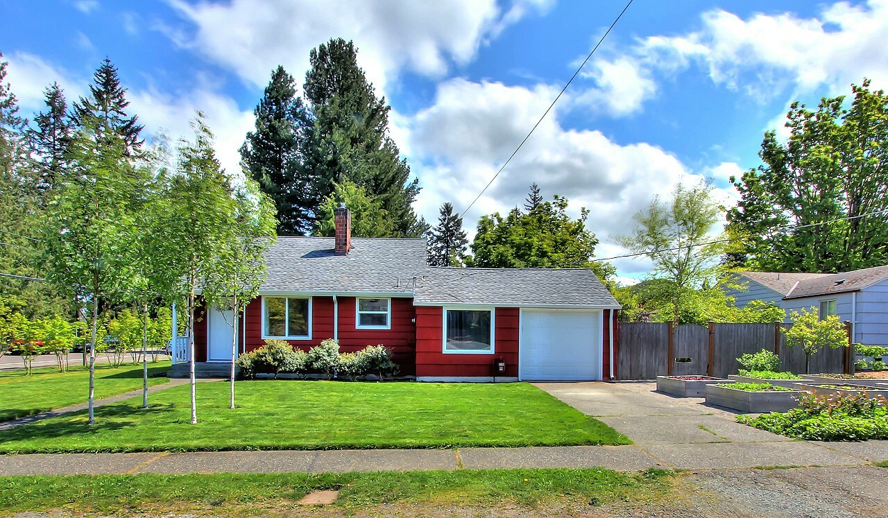 Property Photo:  203 N 160th St  WA 98133 