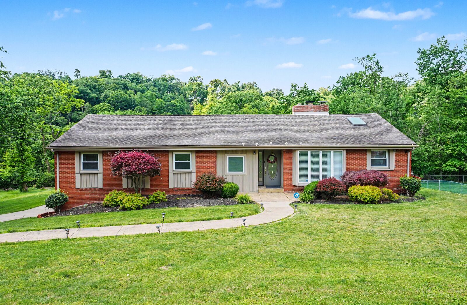 Property Photo: 3466 Ridgewood Dr PA 15235